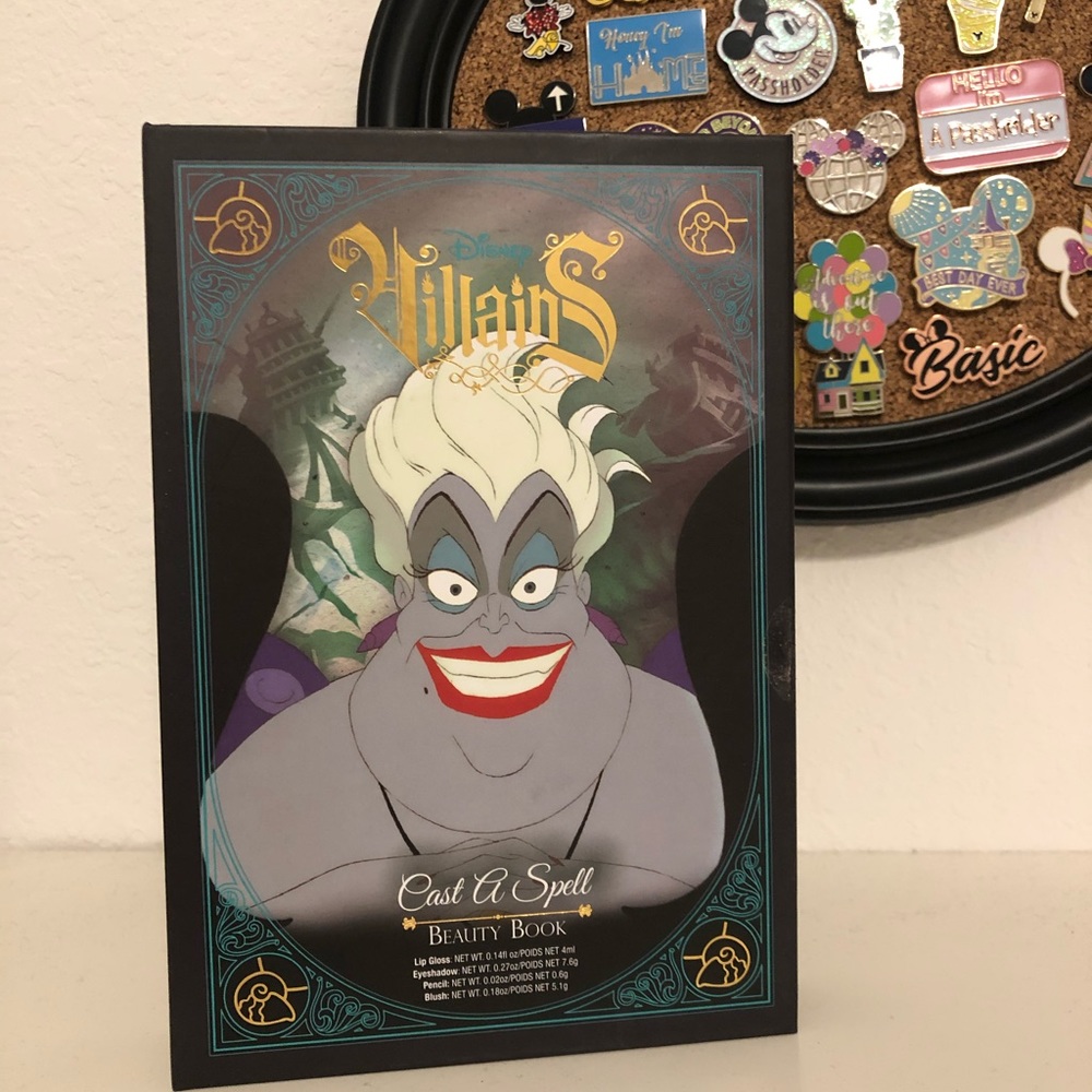 Disney Villains URSULA Beauty Book